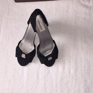 NWT, dress shoes from Dyeables, size 8 1/2